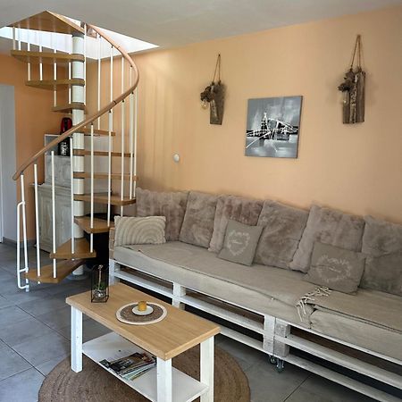 Gîte la grande racinaie Cre-sur-Loir Extérieur photo