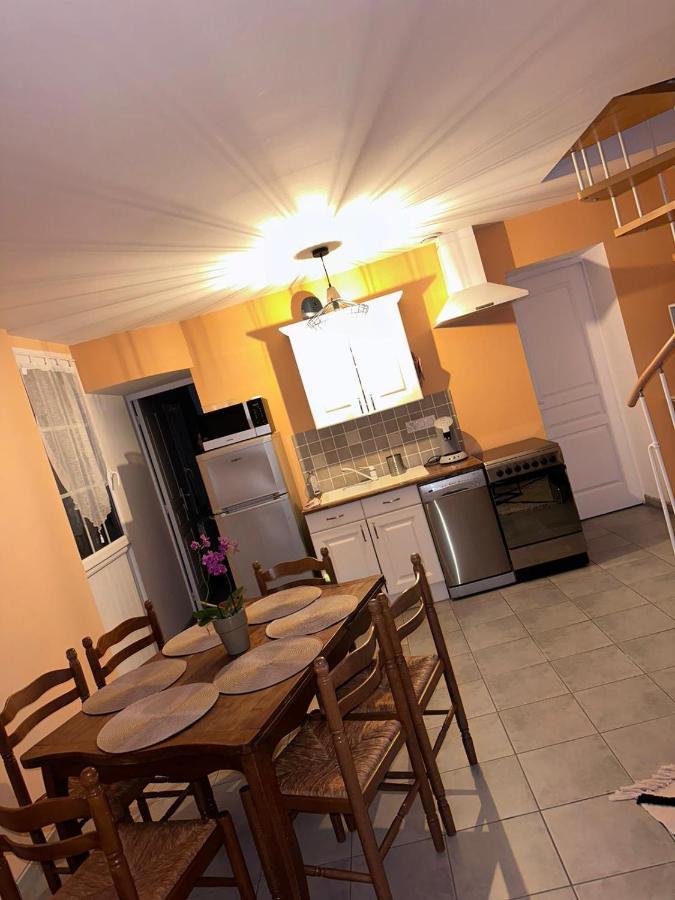 Gîte la grande racinaie Cre-sur-Loir Extérieur photo