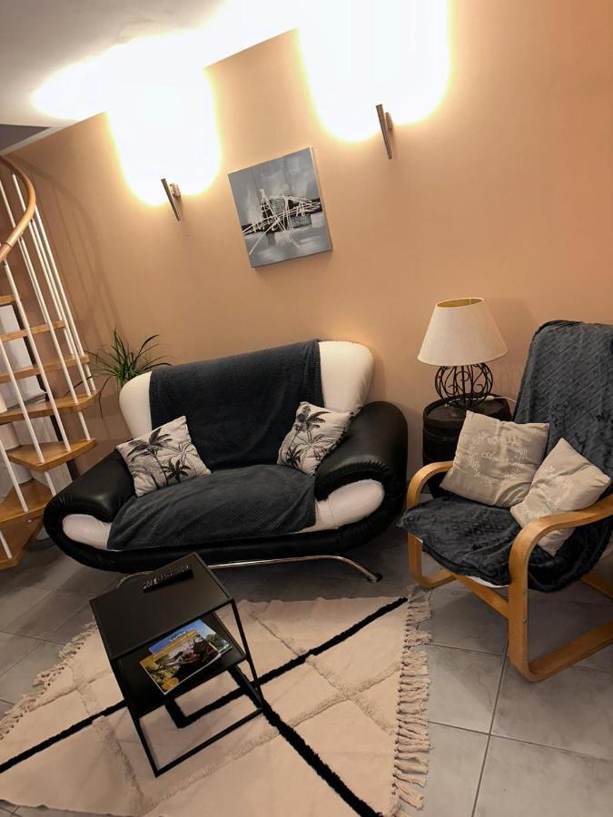 Gîte la grande racinaie Cre-sur-Loir Extérieur photo
