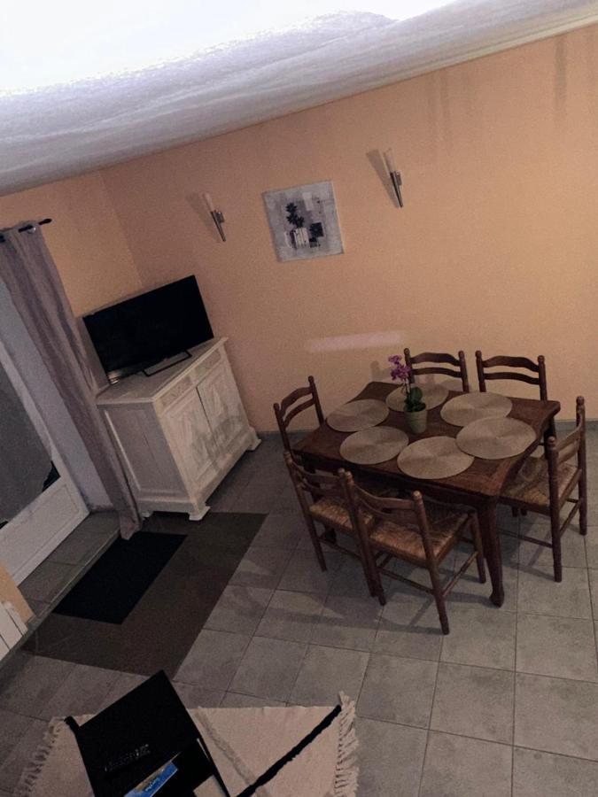 Gîte la grande racinaie Cre-sur-Loir Extérieur photo