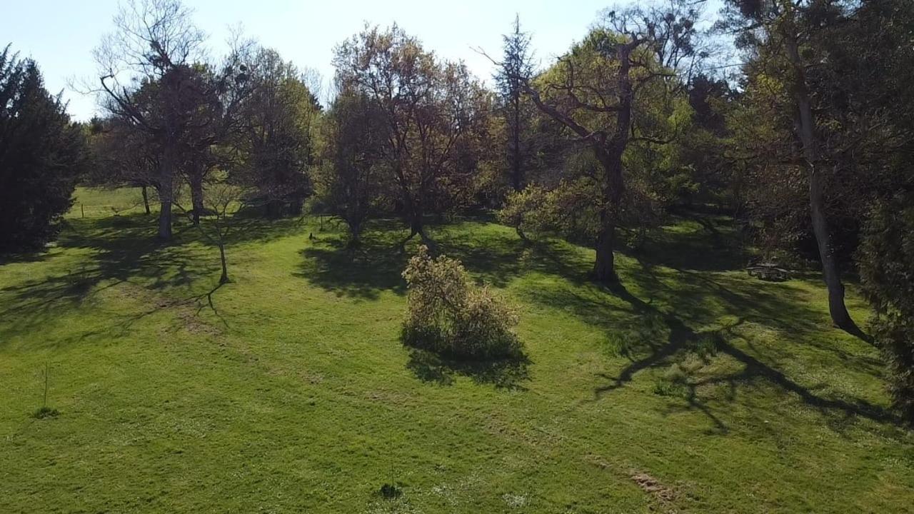 Gîte la grande racinaie Cre-sur-Loir Extérieur photo