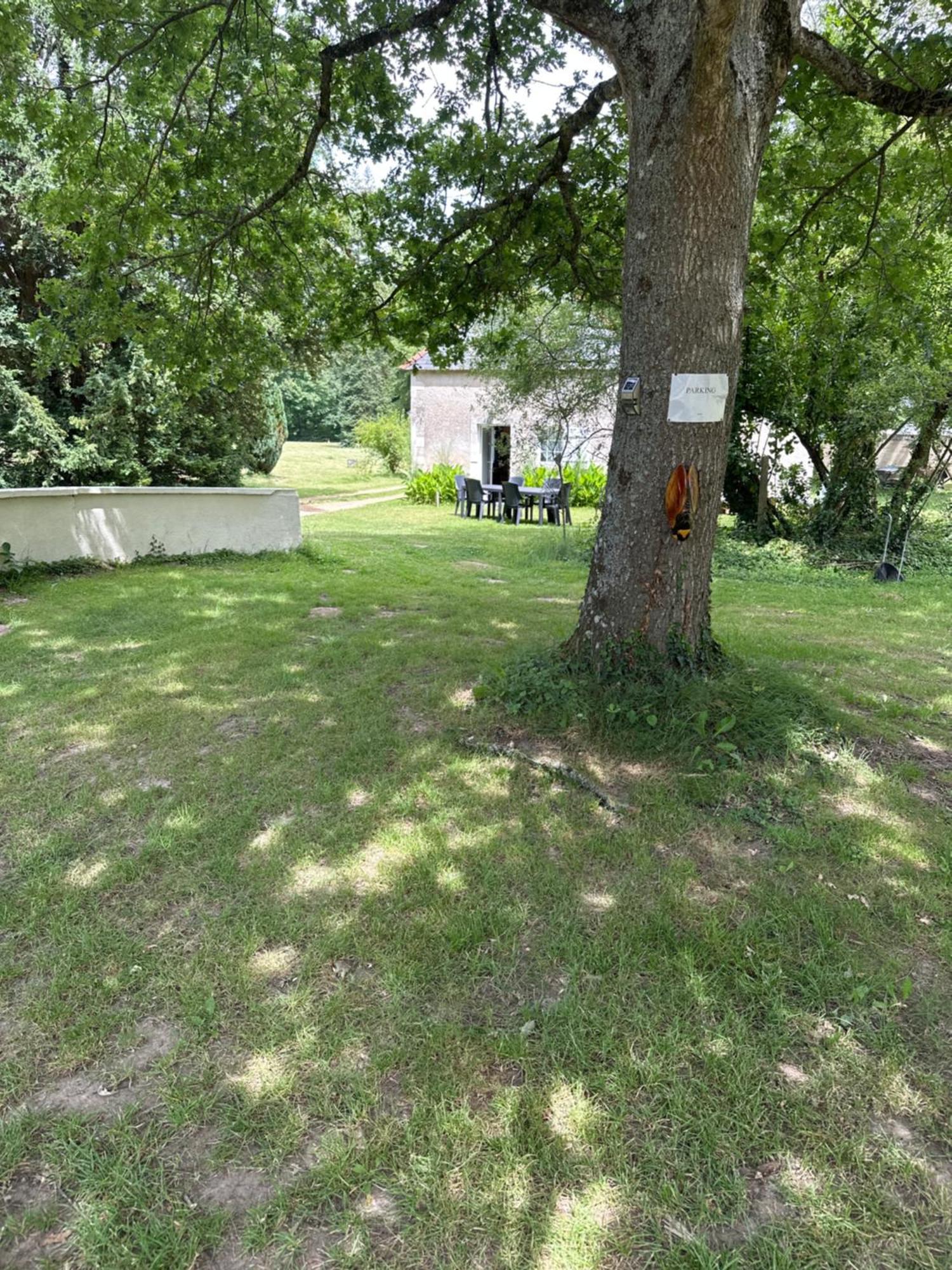 Gîte la grande racinaie Cre-sur-Loir Extérieur photo