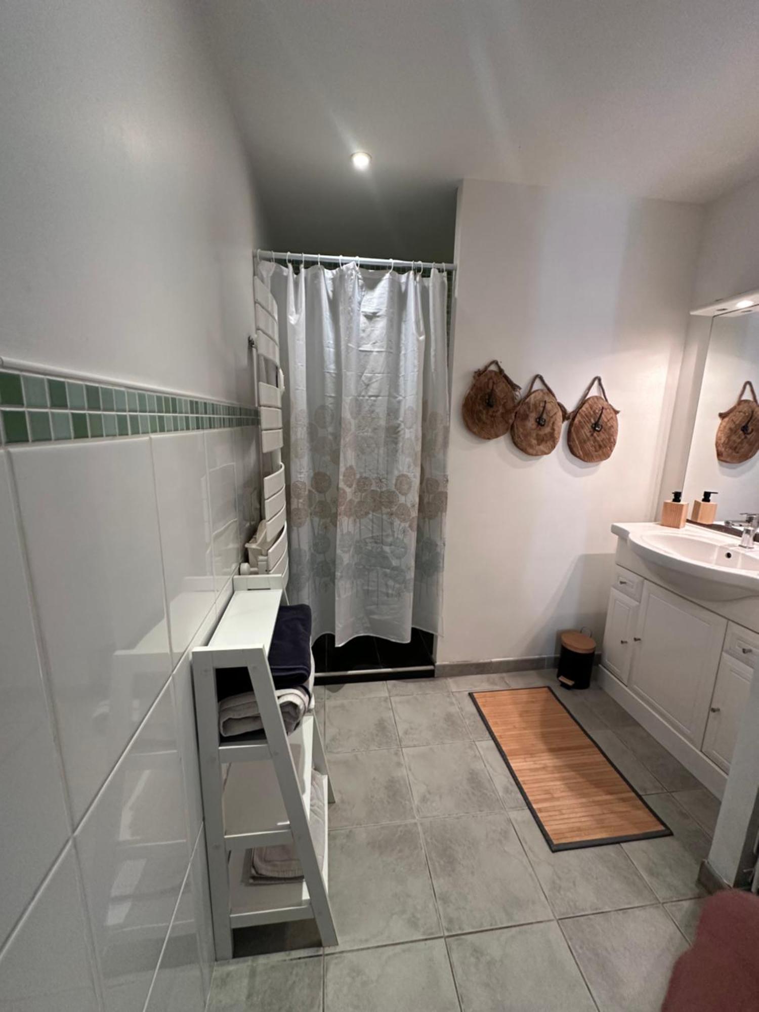 Gîte la grande racinaie Cre-sur-Loir Extérieur photo