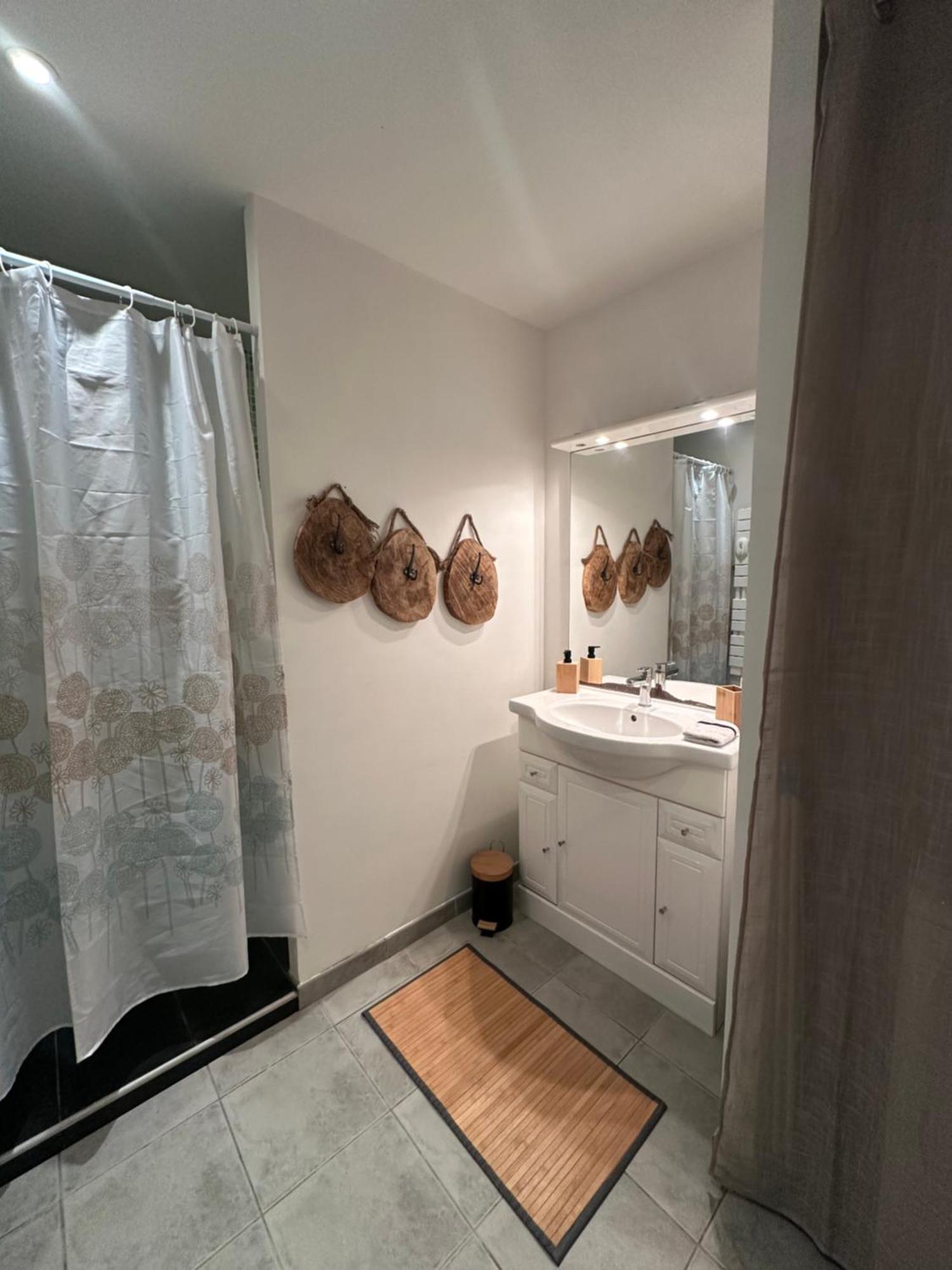 Gîte la grande racinaie Cre-sur-Loir Extérieur photo