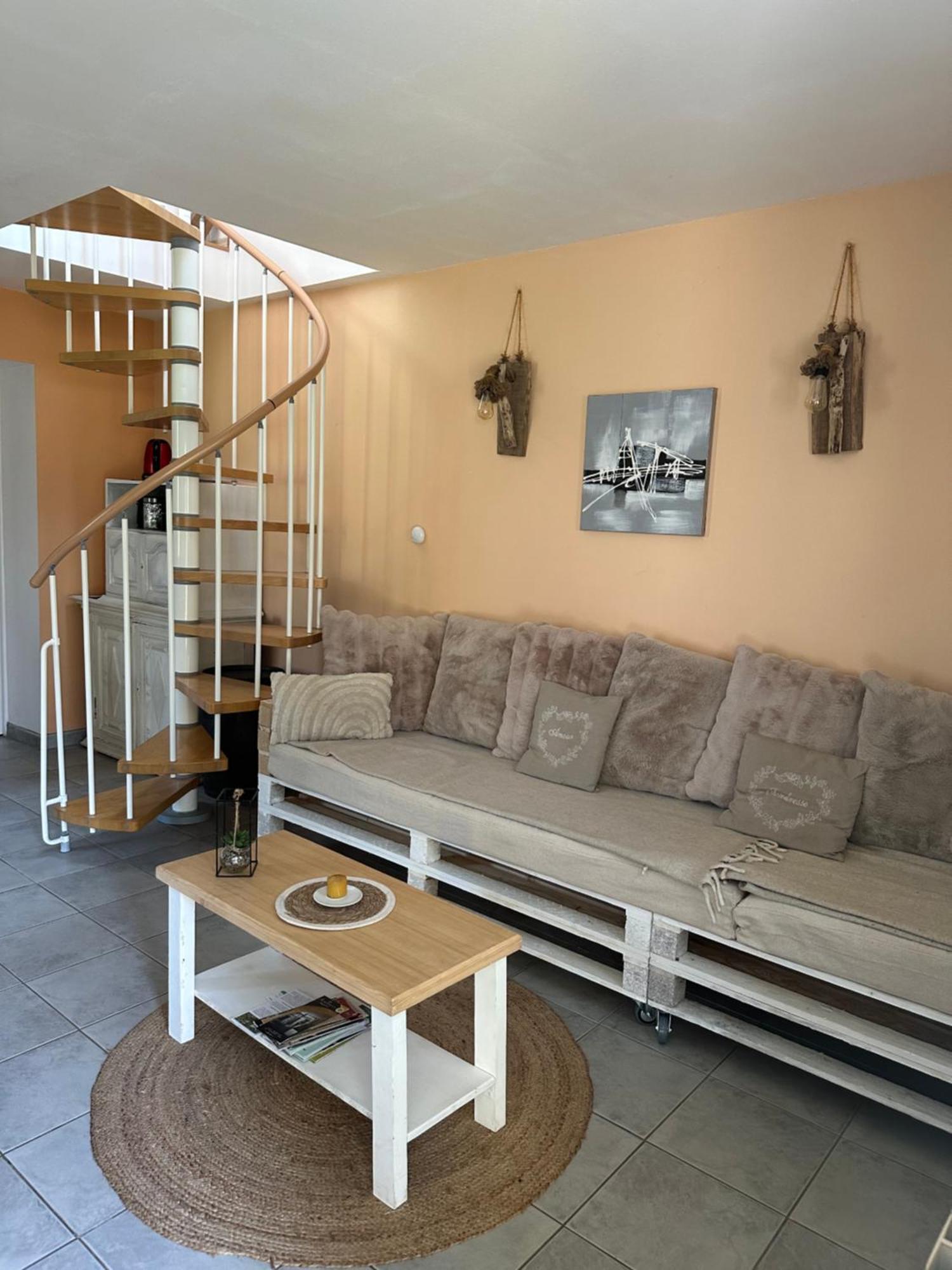 Gîte la grande racinaie Cre-sur-Loir Extérieur photo