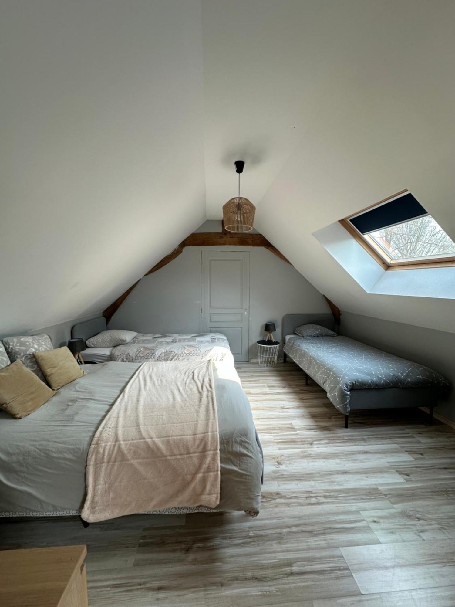 Gîte la grande racinaie Cre-sur-Loir Extérieur photo