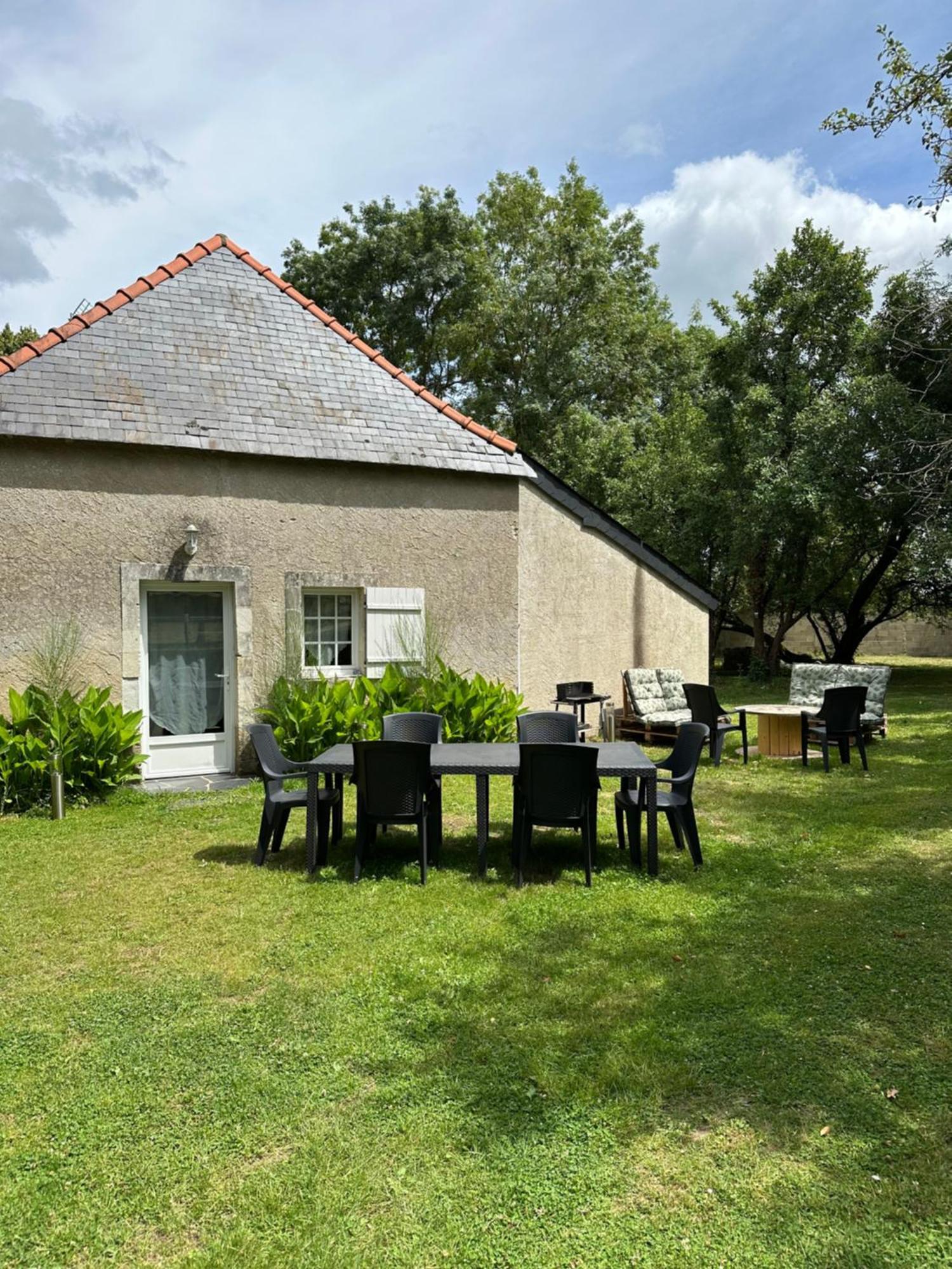 Gîte la grande racinaie Cre-sur-Loir Extérieur photo
